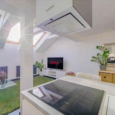 Apartment Modaloft Duplex By Rentez Prague