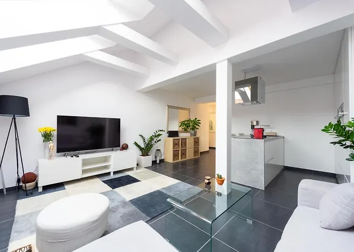Modaloft Duplex By Rentez Lägenhet